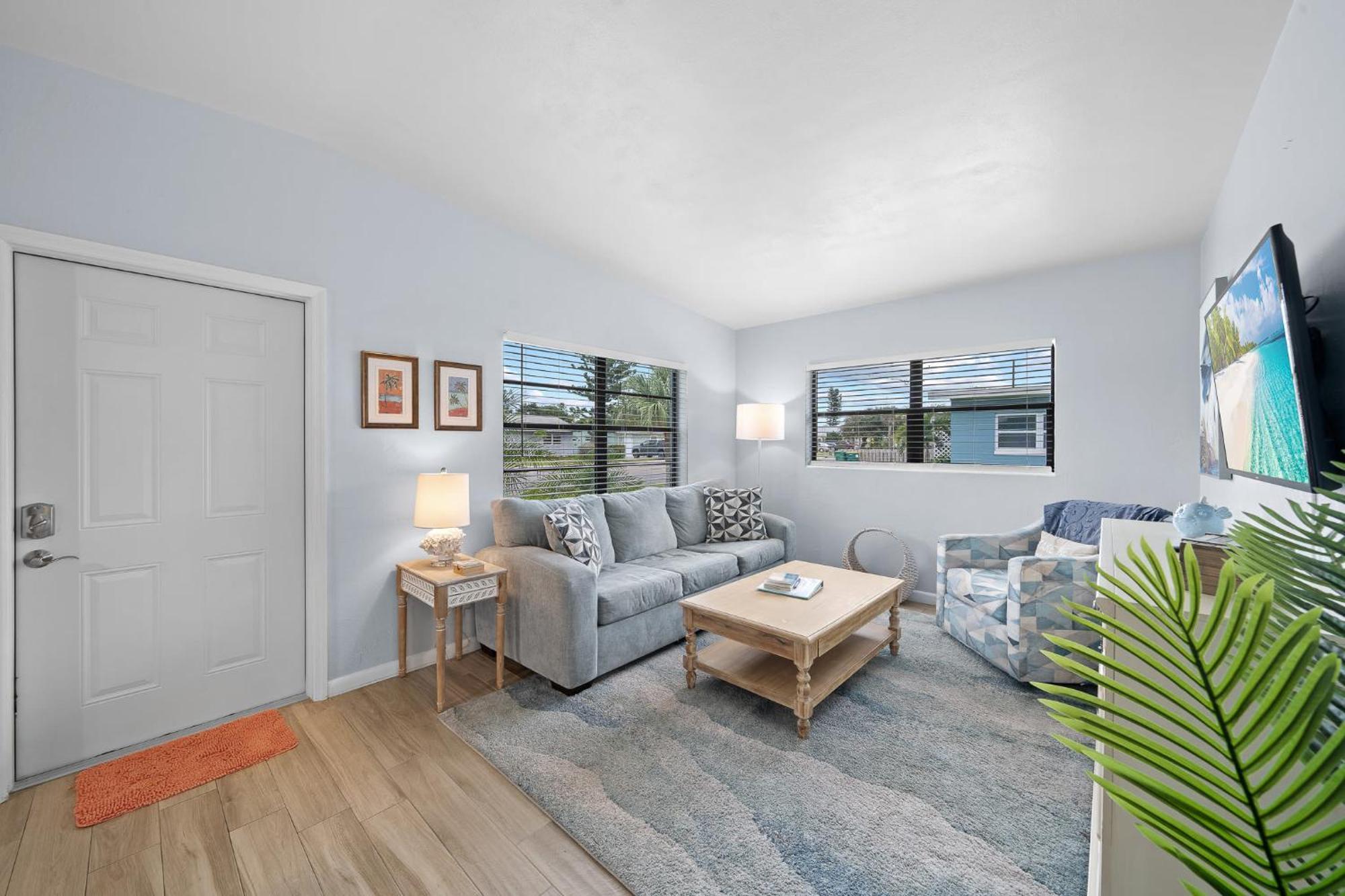 Downtown Cottage - Walk To The Beach & Restaurants 可可比奇 外观 照片